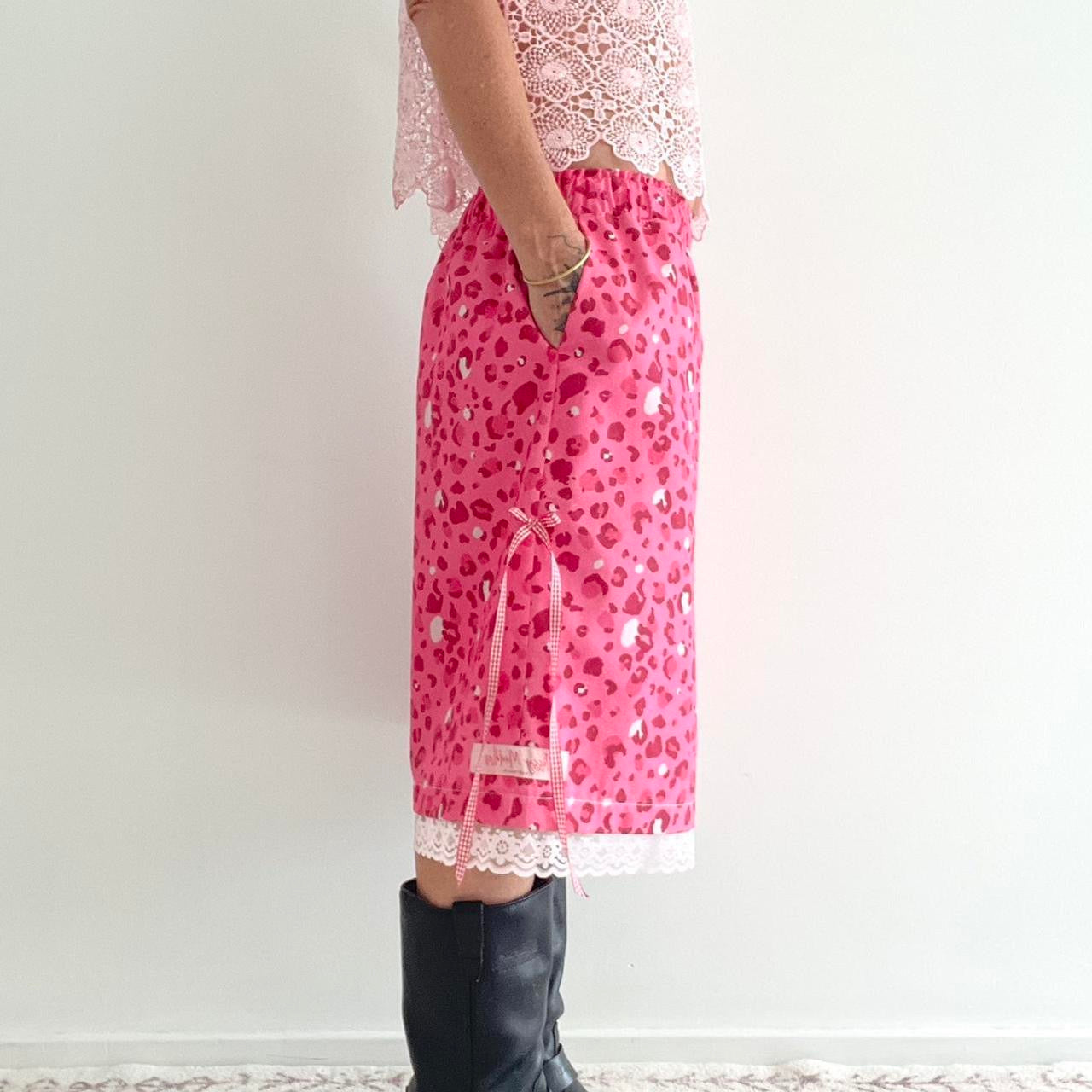Oversized Cute Pink Leopard Baggy Shorts.