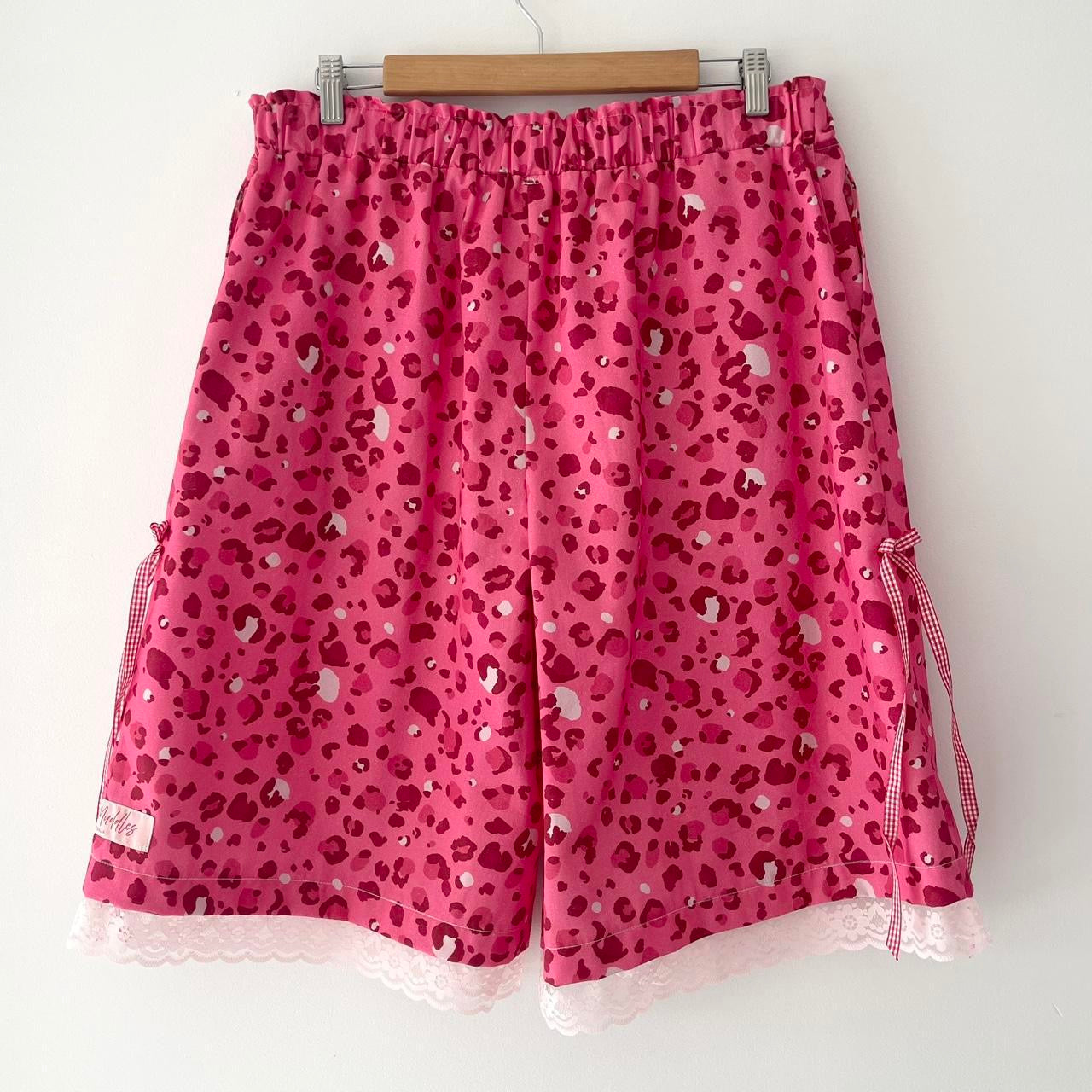 Oversized Cute Pink Leopard Baggy Shorts.