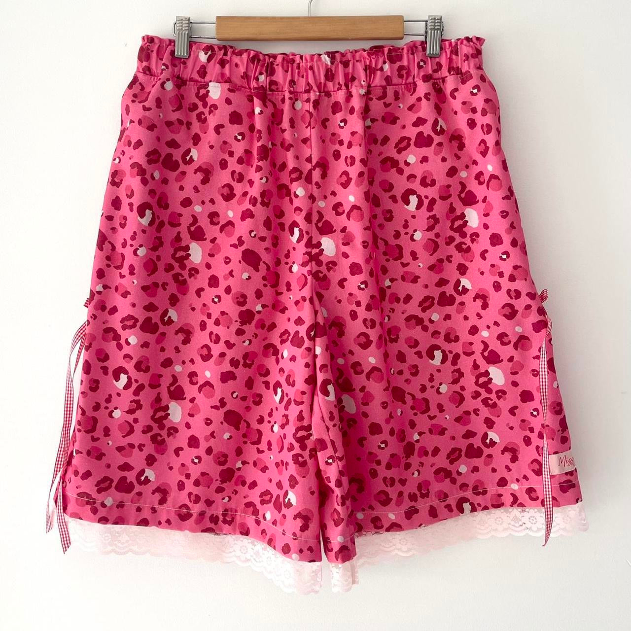 Oversized Cute Pink Leopard Baggy Shorts.