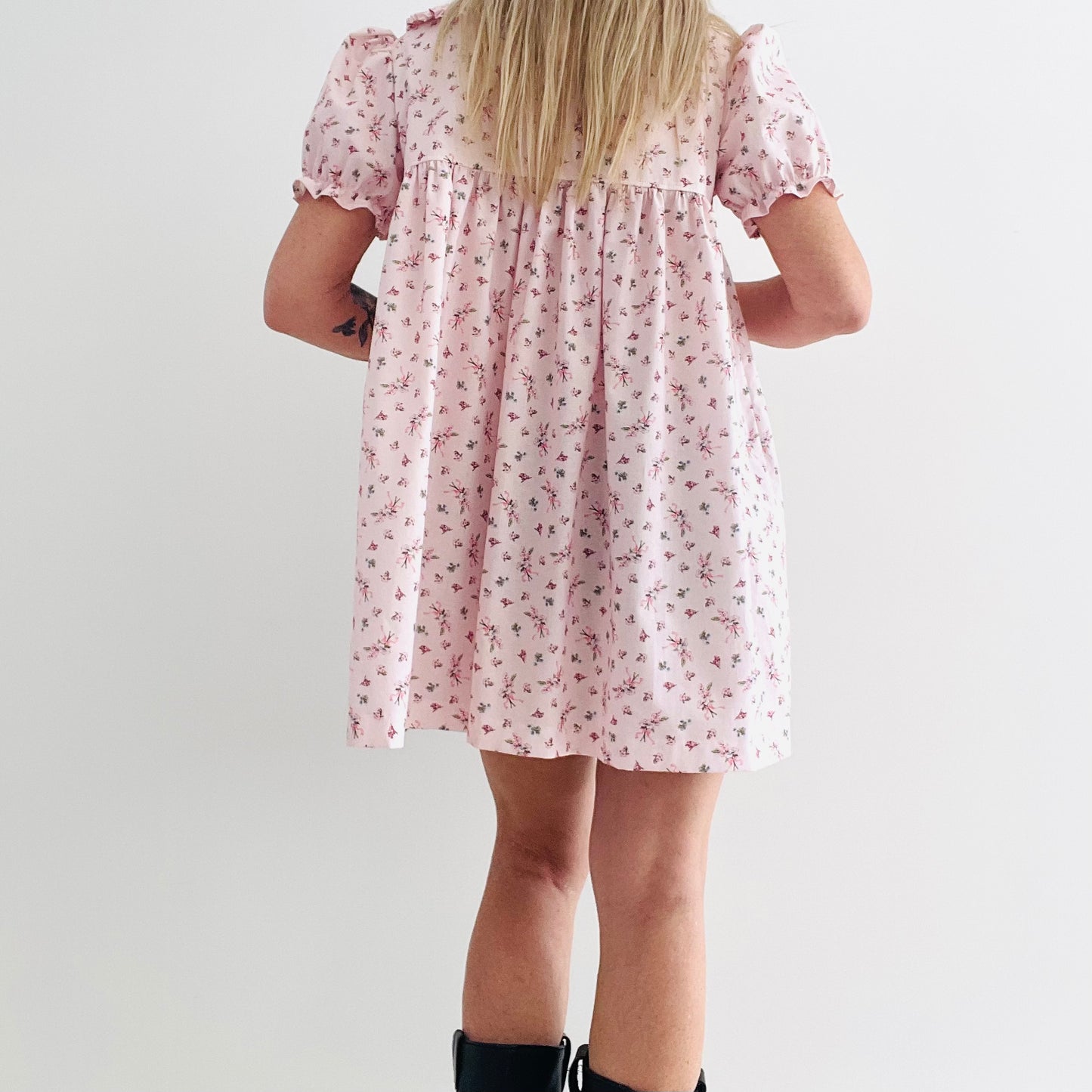 ✨ Pink Vintage Floral Babydoll Mini Dress with separate collar. Medium