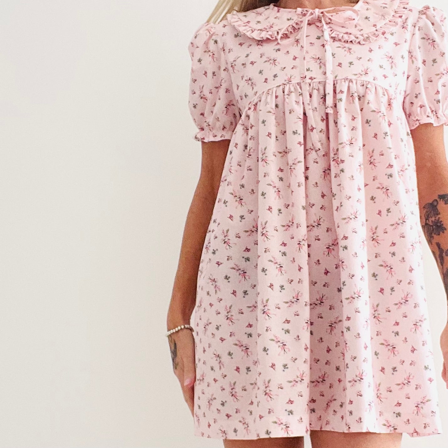 ✨ Pink Vintage Floral Babydoll Mini Dress with separate collar. Medium